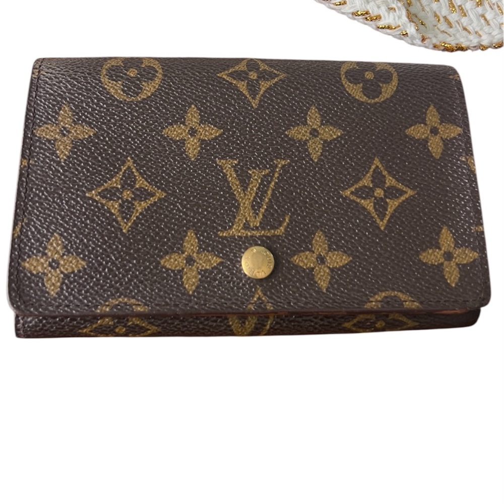Louis Vuitton Classic Brown Monogram Wallet see pictures for all flaws